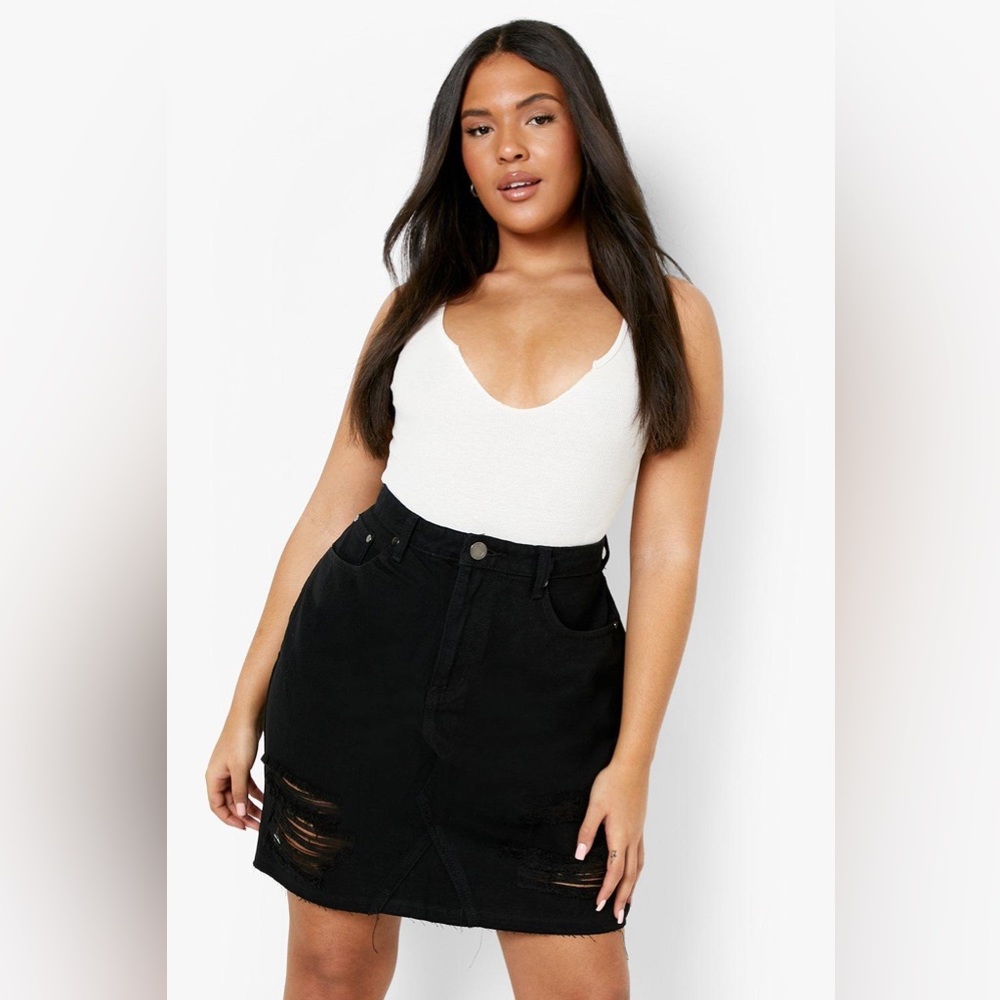 NWT BooHoo size 16 Black Denim Skirt